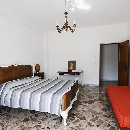 Apartment Un Al Mare 2 *